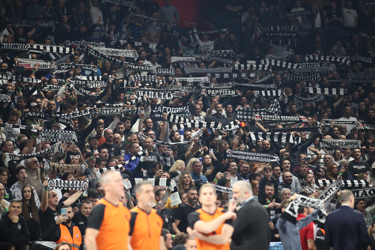 Navijači Partizana na utakmici Evrolige protiv Monaka u hali Beogradska Stark Arena, Beograd 05.12.2023. godine Foto: Ivica Veselinov / MN PRESS KOSARKA, BASKETBALL, EVROLIGA, EUROLEAGUE, PARTIZAN, MONACO, MONAKO