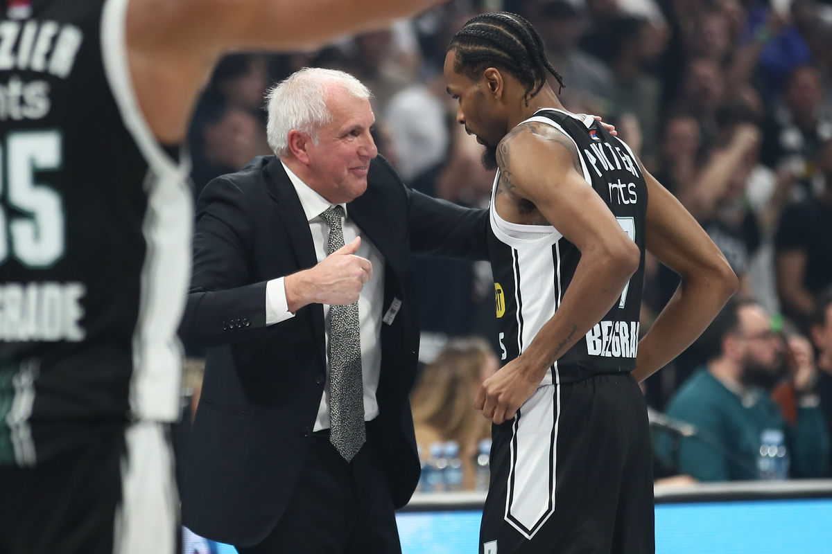 Željko Obradović i Kevin Panter na utakmici Evrolige protiv Monaka u hali Beogradska Stark Arena, Beograd 05.12.2023. godine Foto: Ivica Veselinov / MN PRESS KOSARKA, BASKETBALL, EVROLIGA, EUROLEAGUE, PARTIZAN, MONACO, MONAKO