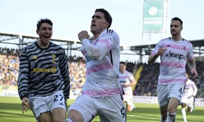 Juventus' Dusan Vlahovic, center, celebrates after scoring his side's second goal during a Serie A soccer match between Frosinone and Juventus, at Benito Stirpe Stadium, in Frosinone, Italy, Saturday, Dec. 23, 2023. (Alfredo Falcone/LaPresse via AP)