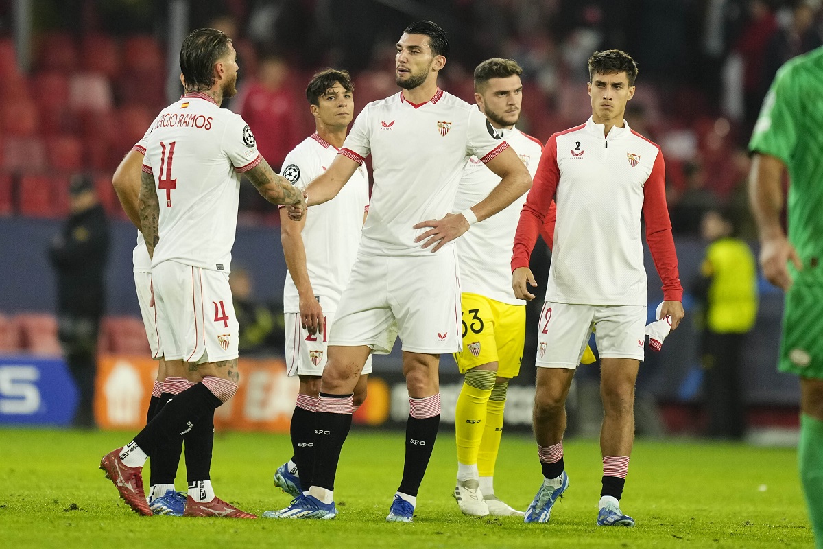 Sevilla players stand after the the Champions League Group B soccer match between Sevilla and PSV at the Ramon Sanchez-Pizjuan stadium in Seville, Spain, Wednesday, Nov.29, 2023. (AP Photo/Jose Breton)