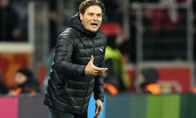 Dortmund's head coach Edin Terzic gestures during the German Bundesliga soccer match between Bayer Leverkusen and Borussia Dortmund at the BayArena in Leverkusen, Germany, Sunday, Dec. 3, 2023 (AP Photo/Martin Meissner)
