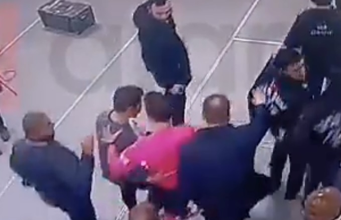 Emre Belozoglu i sudija