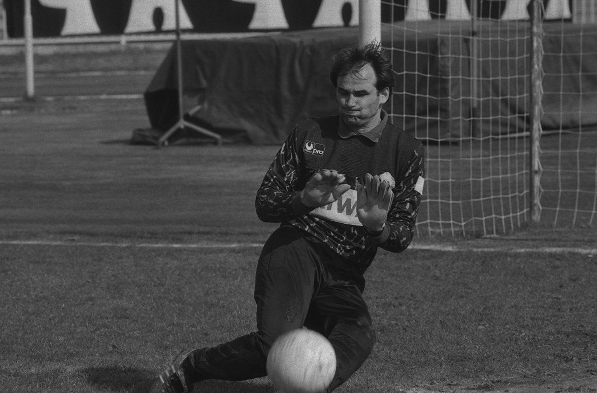 FAHRUDIN OMEROVIC, golman Partizana, na utakmici protiv Proletera. Zrenjanin, 19.04.1992. godine. Foto: Nebojsa Parausic Fudbal, Partizan, Proleter