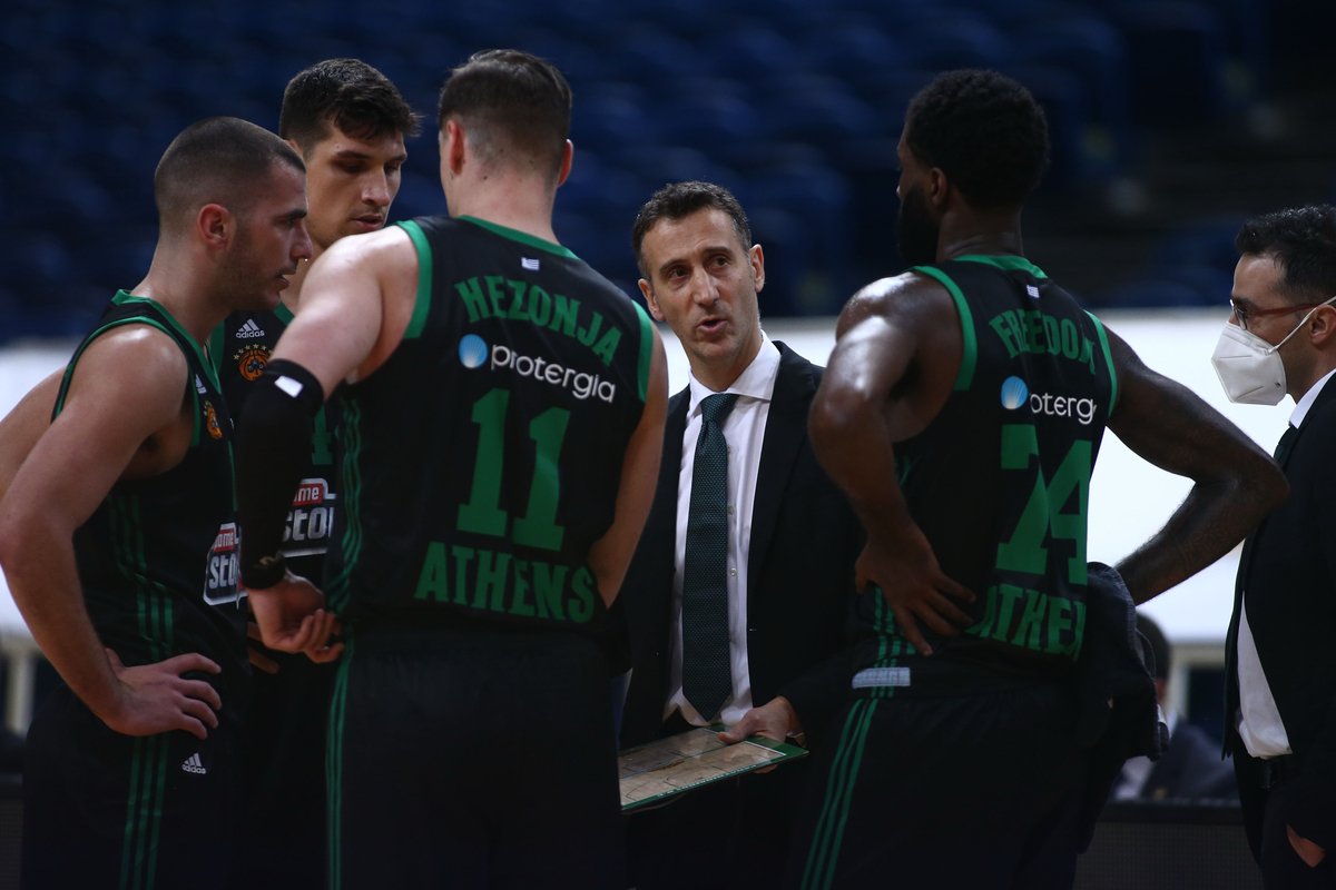 LIOR LUBIN pomocni trener kosarkasa Panatinaikosa Atina na utakmici Evrolige protiv Crvene zvezde u hali OAKA, Atina 19.03.2021. godine Foto: MN PRESS Kosarka, Crvena zvezda, Evroliga, Panatinaikos Atina
