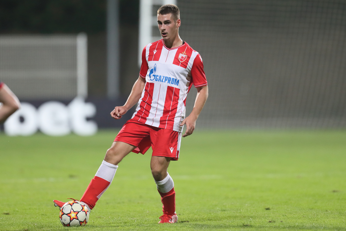 OGNJEN MIMOVIC fudbaler Crvene zvezde na utakmici Omladinske Lige Sampiona protiv Sent Patrika iz Irske na stadionu Cukarickog, Beograd 20.10.2021. godine Foto: Marko Metlas Fudbal, Crvena zvezda, Omladinska UEFA Liga Sampiona , Sent Patrik