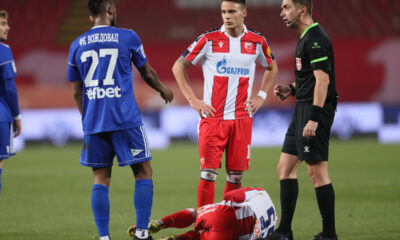 NJEGOS PETROVIC i MOMCILO MARKOVIC sudija fudbaleri Crvene zvezde na utakmici Superlige Prvenstva Srbije protiv Vozdovca na stadionu Rajka Mitica, Beograd, 01.12.2021. godine Foto: Marko Metlas Fudbal, Crvena zvezda, Superliga Prvenstvo Srbije, Vozdovac