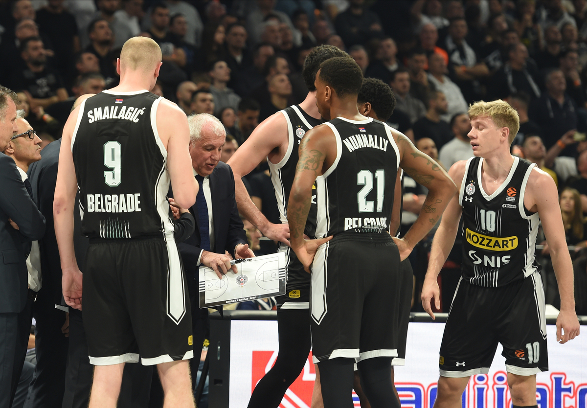 ZELJKO OBRADOVIC, trener kosarkasa Partizana, na utakmici Evrolige protiv Asvela, u Beogradskoj Stark areni. Beograd, 02.01.2024. foto: Nebojsa Parausic / MN press Kosarka, Euroleague, Partizan, ASVEL