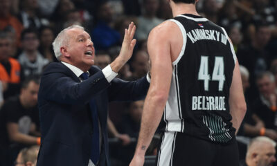 ZELJKO OBRADOVIC, trener kosarkasa Partizana, i FRANK KAMINSKY Frenk Kaminski, na utakmici Evrolige protiv Asvela, u Beogradskoj Stark areni. Beograd, 02.01.2024. foto: Nebojsa Parausic / MN press Kosarka, Euroleague, Partizan, ASVEL