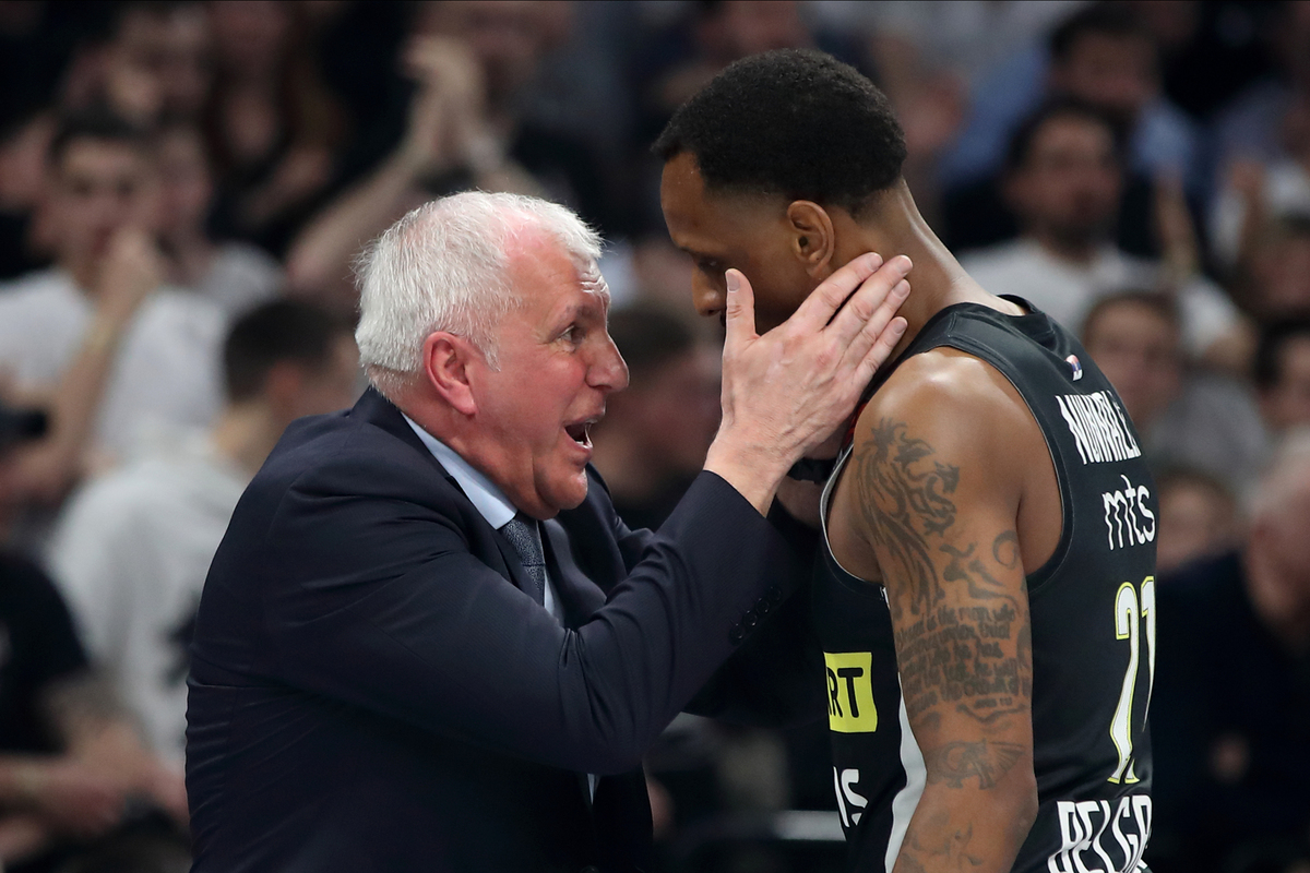 ZELIMIR OBRADOVIC ZELJKO trener i JAMES NUNNALLY Dzejms Naneli kosarkas Partizana na utakmici Evrolige protiv Reala Madrid u hali Stark Beogradska arena, Beograd 31.03.2023. godine Foto: Marko Metlas Kosarka, Partizan, Evroliga, Real Madrid
