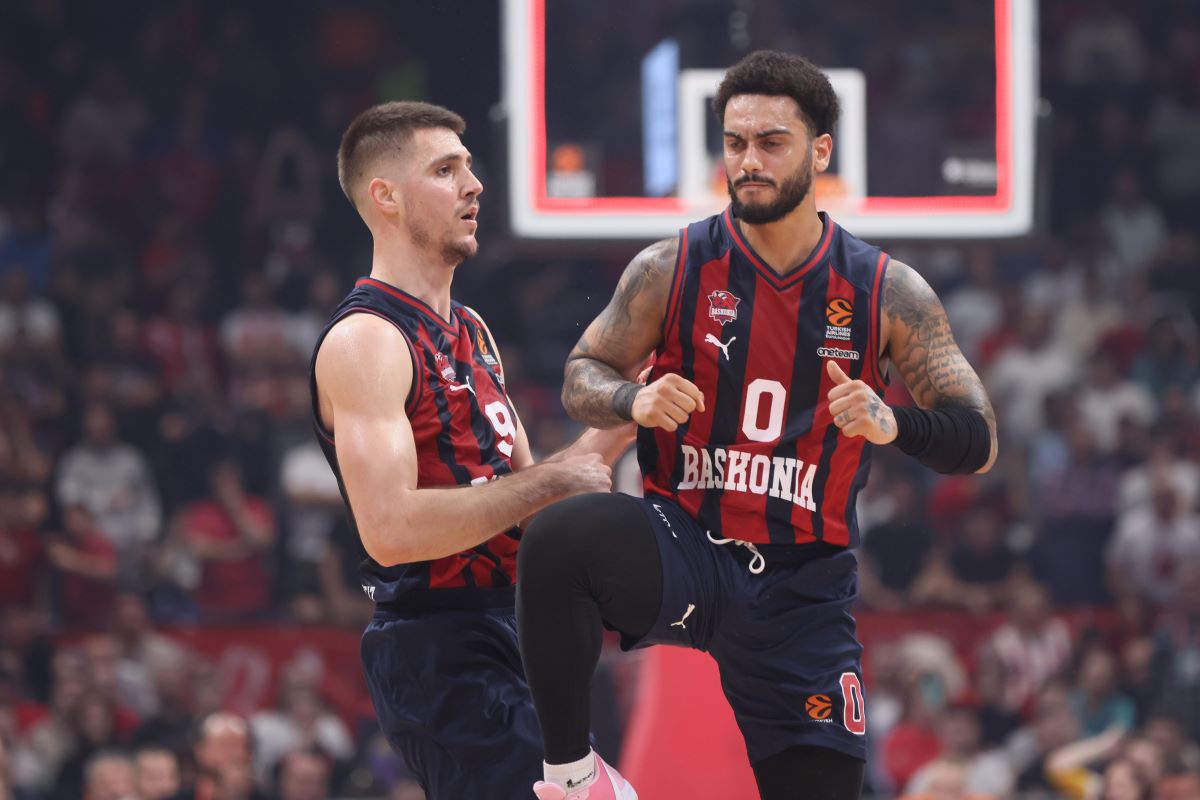 VANJA MARINKOVIC i MARKUS HOWARD Markus Hauard kosarkasi Baskonije Vitorija na utakmici Evrolige protiv Crvene zvezde u hali Stark Beogradska arena, Beograd 18.01.2024. godine Foto: Marko Metlas