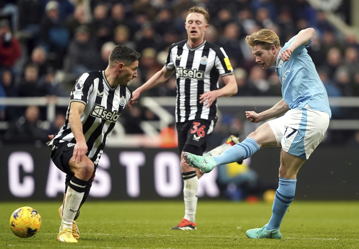 Manchester City's Kevin De Bruyne scores his side's second goal of the game, during the English Premier League soccer match between Newcastle United and Manchester City, at St. James' Park, in Newcastle upon Tyne, England, Saturday, Jan. 13, 2024. (Owen Humphreys/PA via AP)