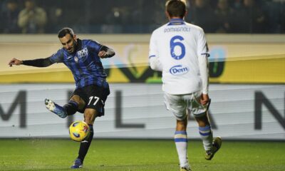 Atalanta's Davide Zappacosta, left, scores his side's fourth goal of the game during the Italian Serie A soccer match between Atalanta and Frosinone at the Gewiss Stadium in Bergamo, Italy, Monday, Jan. 15, 2024. (Spada/LaPresse via AP)