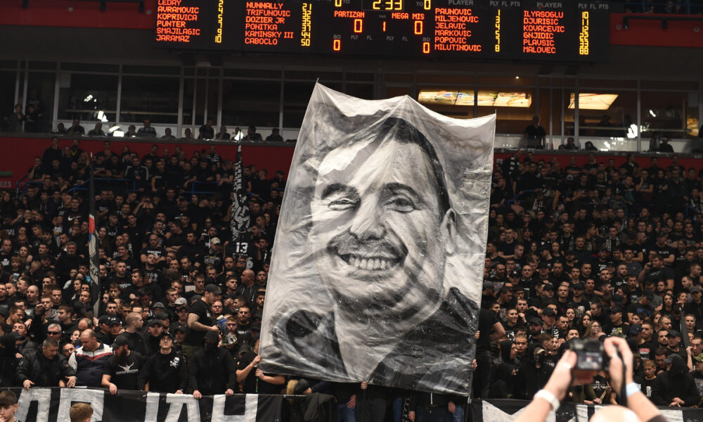 Dejan Milojević, odavanje pošte pred početak utakmice Partizan - Mega u ABA ligi
