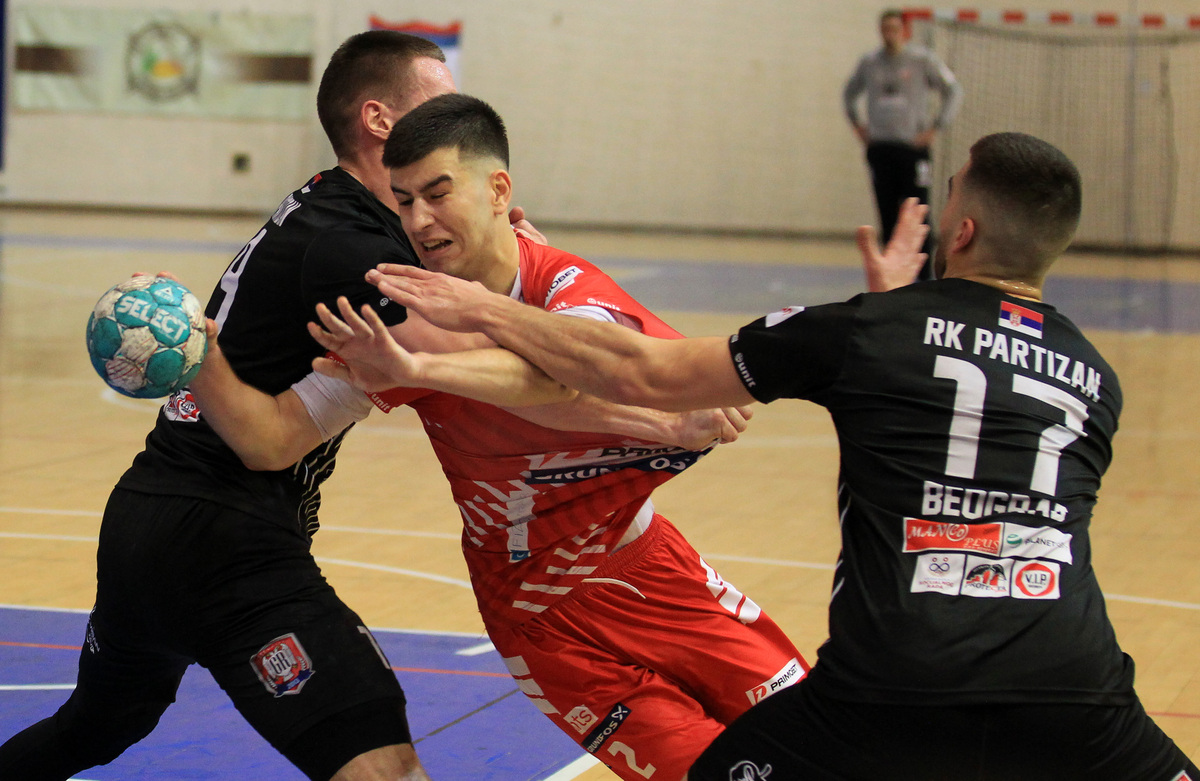 rukometas Partizana na utakmici Superlige Prvenstva Srbije protiv Crvene zvezde u hali Sumice, Beograd 18.92.2024. godine Foto: VM / MN PRESS PHOTO Rukomet, Partizan, Crvena zvezda, Superliga Prvenstvo Srbije