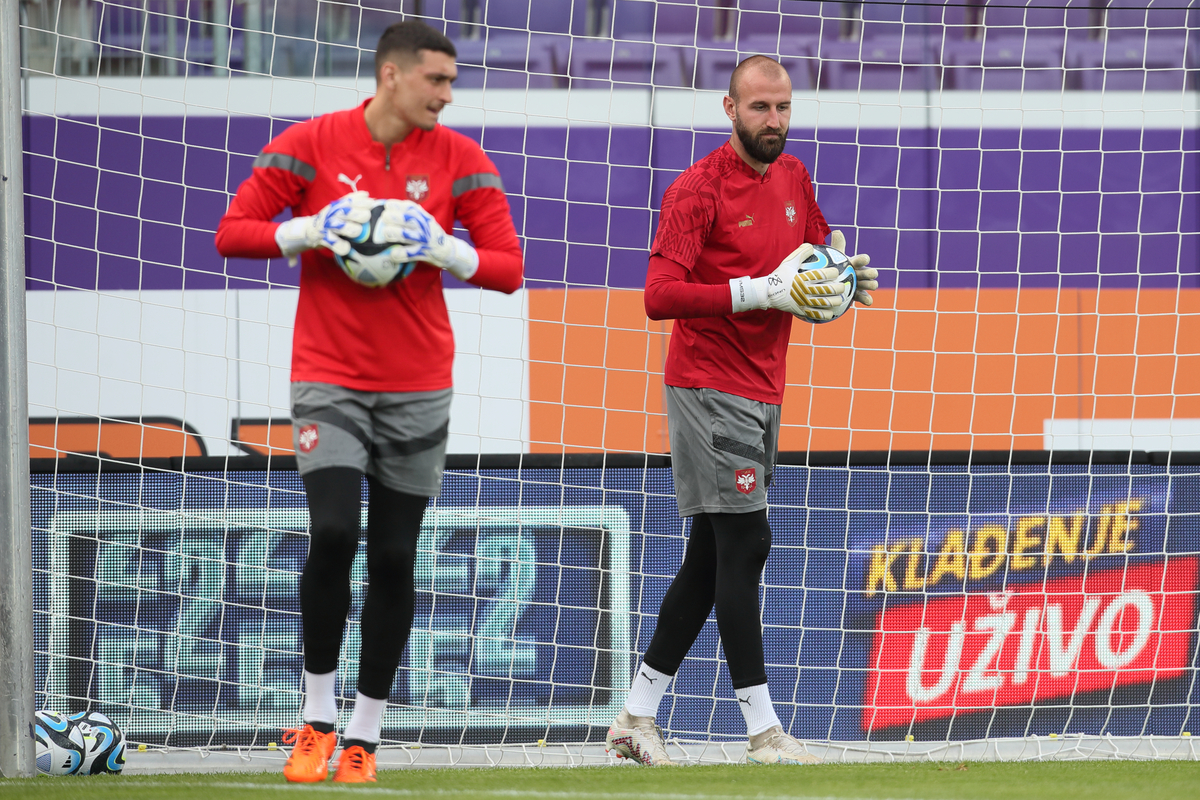 DJORDJE PETROVIC golman i VANJA MILINKOVIC SAVIC golman fudbaleri reprezentacije Srbije trening pred prijateljsku utakmicu protiv Jordana na stadionu Viola park, Bec, 15.06.2023. godine Foto: Marko Metlas Fudbal, Srbija, Jordan, Trening