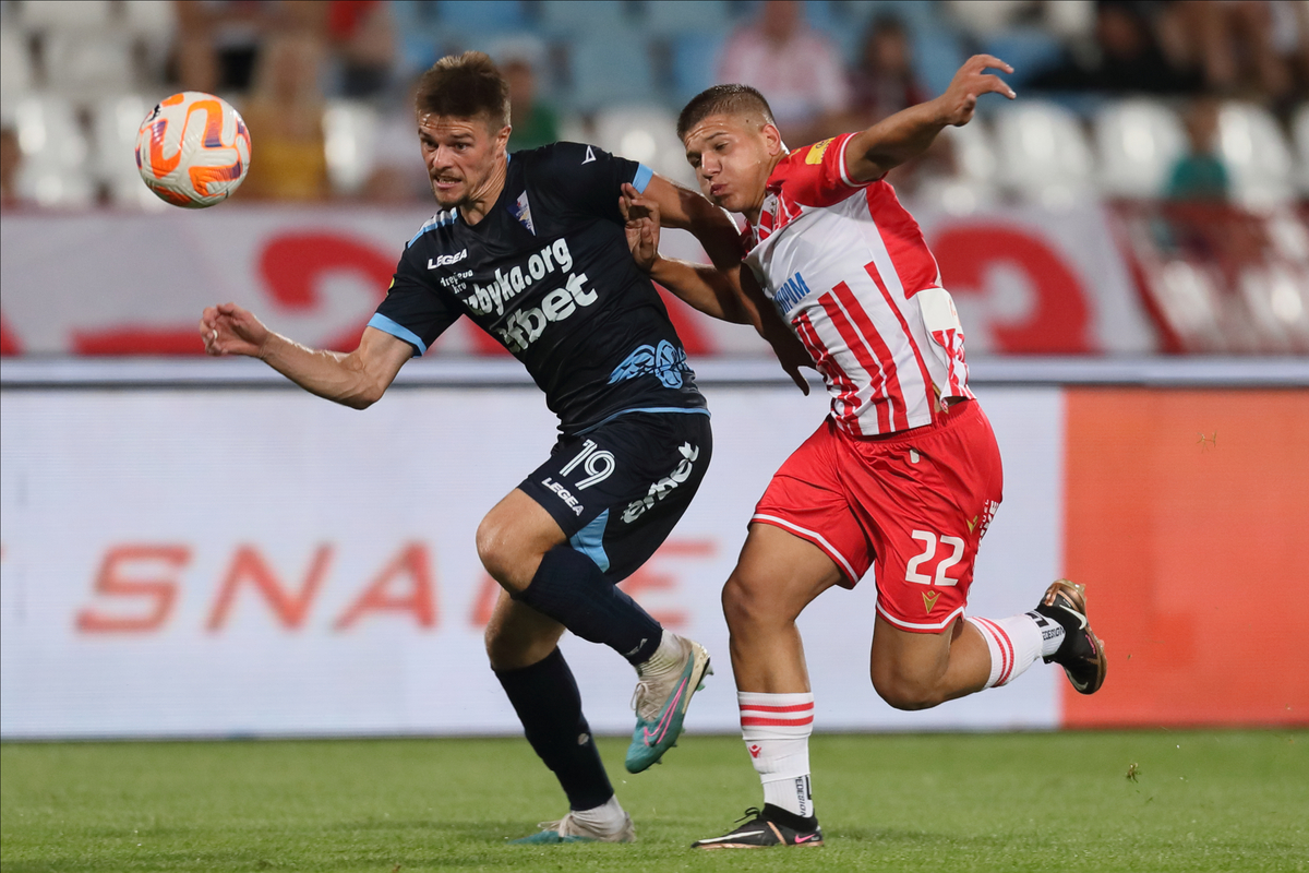 STRAHINJA TANASIJEVIC fudbaler Spartaka Subotica na utakmici Superlige Prvenstva Srbije protiv JOVAN MIJATOVIC iz Crvene zvezde na stadionu Rajka Mitica, Beograd 19.08.2023. godine Foto: Marko Metlas Fudbal, Spartak Subotica, Superliga Prvenstvo Srbije, Crvena zvezda