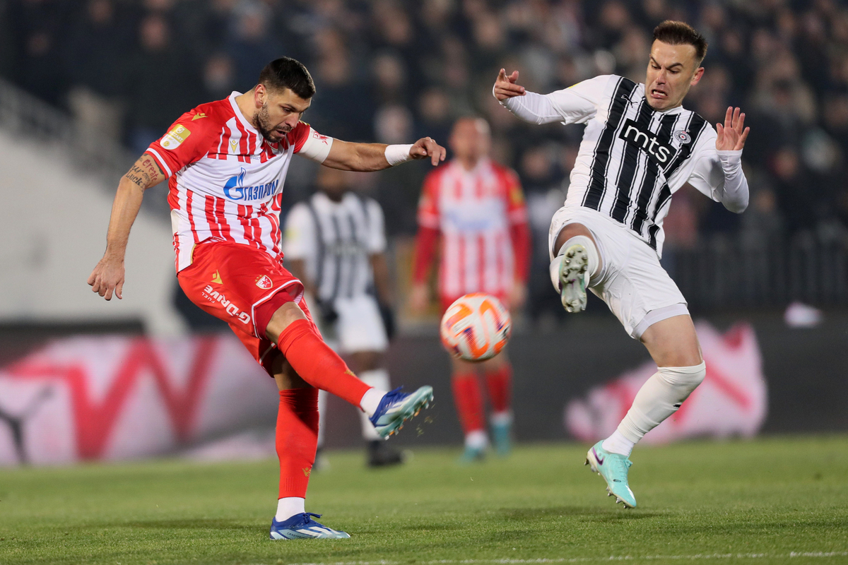 ALEKSANDAR DRAGOVIC fudbaler Crvene zvezde na utakmici Superlige Prvenstva Srbije protiv BIBARS NATCHO Bibars Natho iz Partizana na stadionu Partizana, Beograd, 20.12.2023. godine Foto: Marko Metlas Fudbal, Crvena zvezda, Superliga Prvenstvo Srbije, Partizan