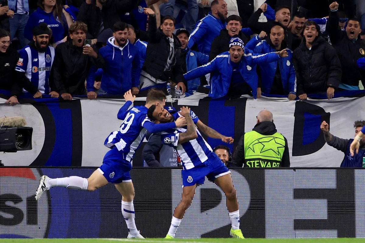Porto's Galeno, right, celebrates after scoring the opening goal during a Champions League round of 16 soccer match between FC Porto and Arsenal at the Dragao stadium in Porto, Portugal, Wednesday, Feb. 21, 2024. (AP Photo/Luis Vieira)