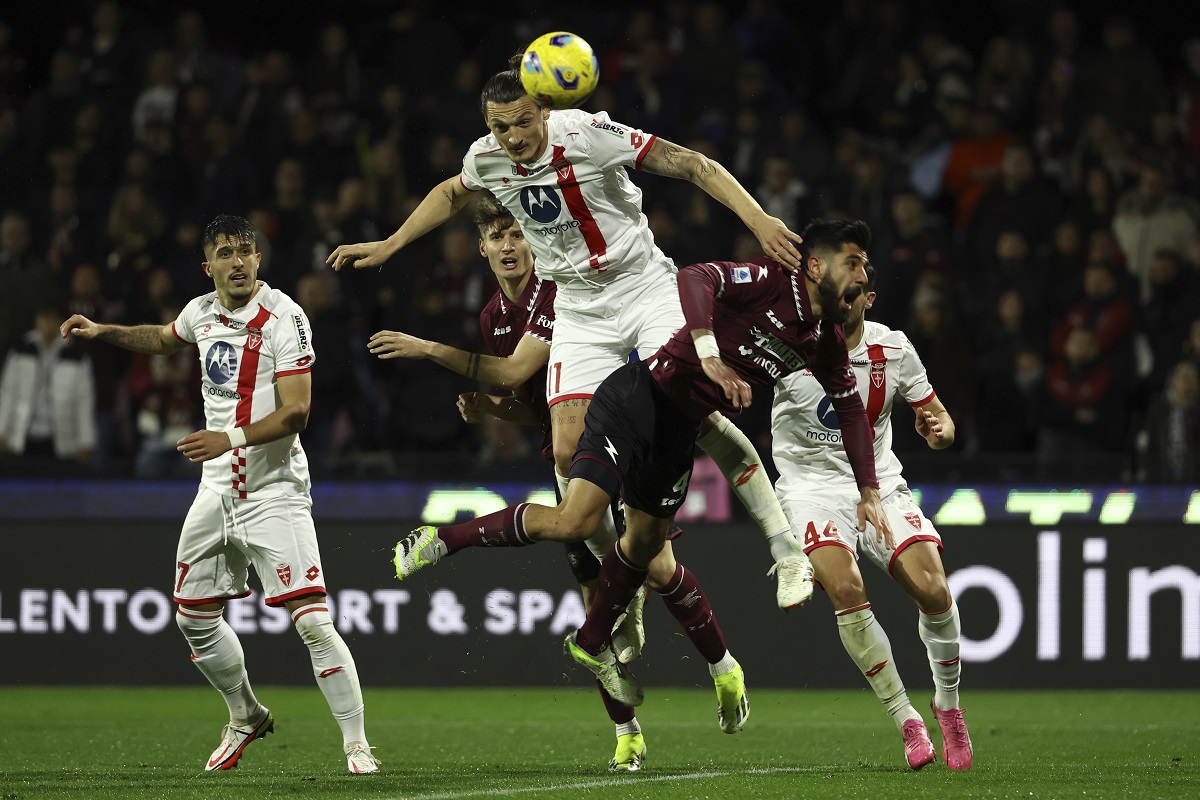 Salernitana's Triantafyllos Pasalidis and Monza's Milan Djuric, top, fight for the ball during the Serie A soccer match between Salernitana and Monza at the Stadio Arechi in Salerno, Italy, Saturday Feb. 24, 2024. ;(Alessandro Garofalo/LaPresse via AP)