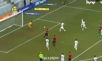 komični autogol