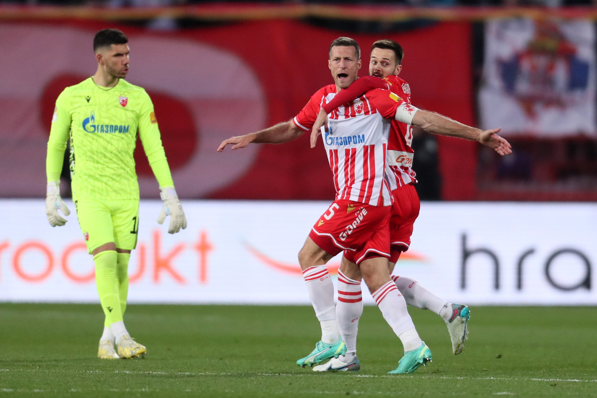 fudbaler Crvene zvezde na utakmici Mocart Superlige protiv Partizana, na stadionu Rajko Mitic, Beograd, 09.03.2024. foto: Marko Metlas Fudbal, 172. derbi, Partizan, Crvena zvezda, derbi, Superliga