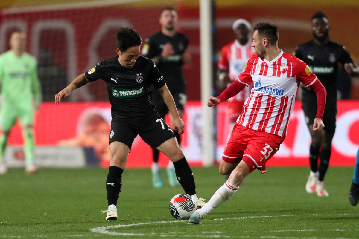 fudbaler Crvene zvezde na utakmici Mocart Superlige protiv Partizana, na stadionu Rajko Mitic, Beograd, 09.03.2024. foto: Marko Metlas Fudbal, 172. derbi, Partizan, Crvena zvezda, derbi, Superliga