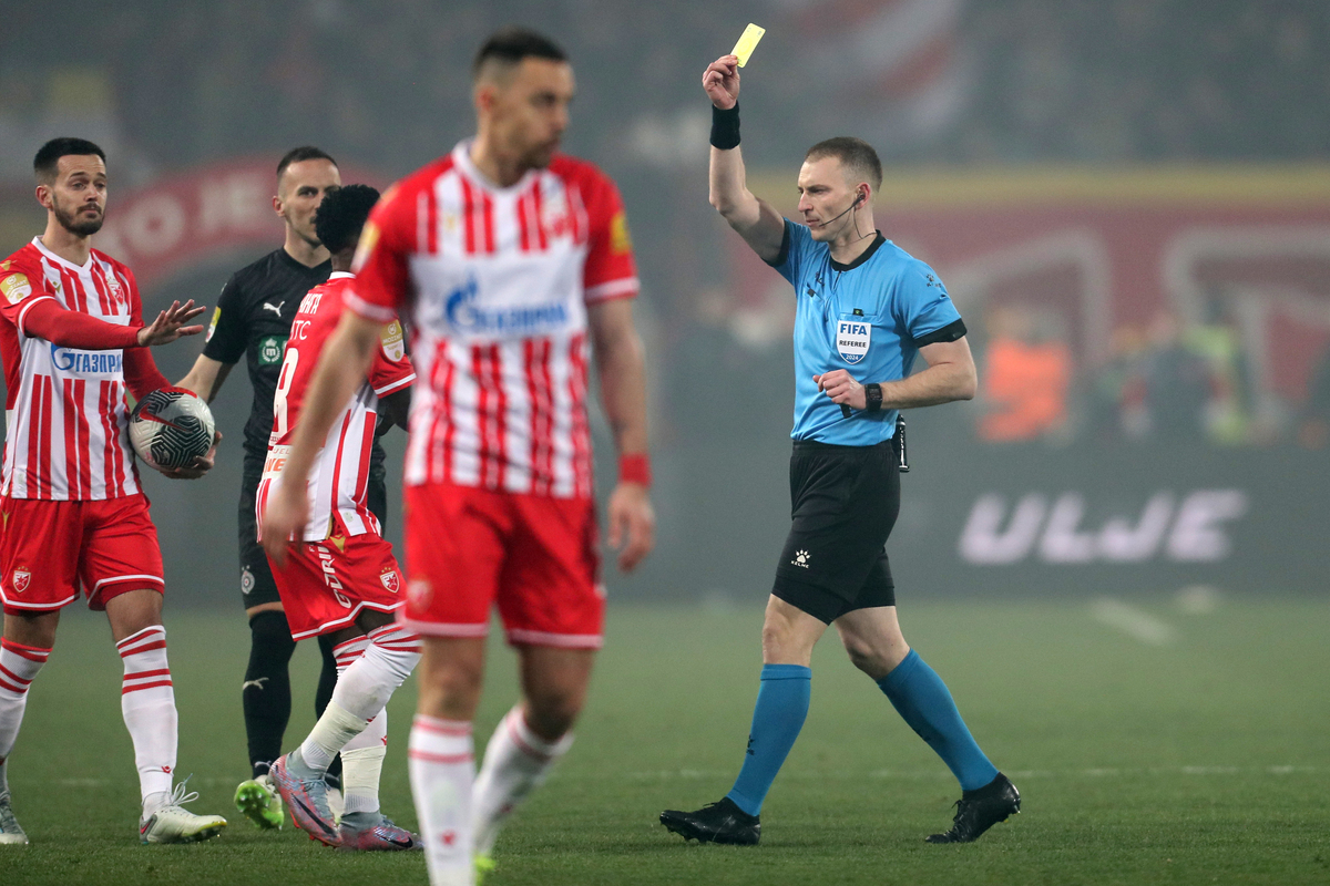 fudbaler Crvene zvezde na utakmici Mocart Superlige protiv Partizana, na stadionu Rajko Mitic, Beograd, 09.03.2024. foto: Marko Metlas Fudbal, 172. derbi, Partizan, Crvena zvezda, derbi, Superliga