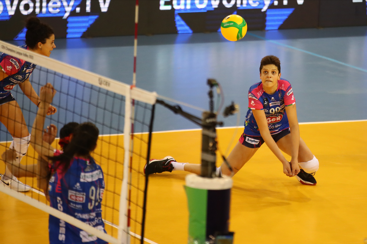 EBRAR KARAKURT odbojkasica Novare na utakmici CEV Lige Sampiona protiv Crvene Zvezde u SC Vozdovac, Beograd 20.12.2022. godine Foto: Ivica Veselinov / MN PRESS ODBOJKA, CRVENA ZVEZDA, VOLLEYBALL, CEV LIGA SAMPIONA, CEV CHAMPIONS LEAGUE, IGOR GORGONZOLA NOVARA