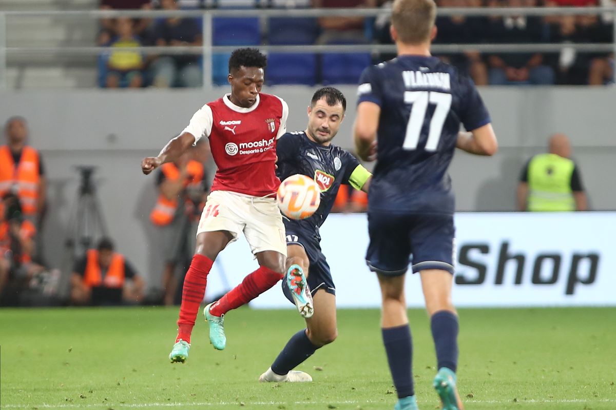 GORAN ANTONIC fudbaler TSC Backa Topola na utakmici kvalifikacija za Ligu Sampiona protiv ALVARO DJALO iz Brage na TSC Areni, Backa Topola 15.08.2023. godine Foto: Ivica Veselinov / MN PRESS FUDBAL, FOOTBALL, UEFA CHAMPIONS LEAGUE QUALIFICATIONS, LIGA SAMPIONA, KVALIFIKACIJE, TSC BACKA TOPOLA, SC BRAGA, TSC ARENA