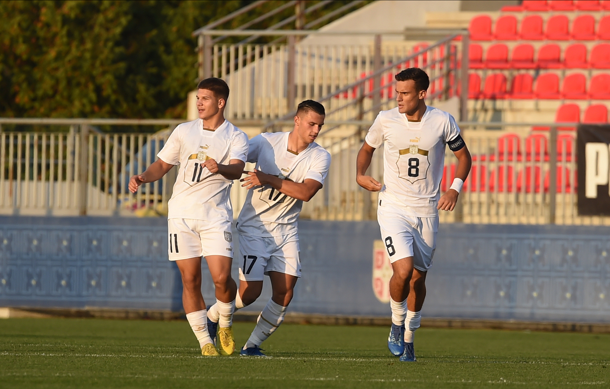 JOVAN MIJATOVIC i mladi fudbaleri Srbije U19, proslavljaju gol na prijateljskoj utakmici protiv Italije, na stadionu SC FSS. Stara Pazova, 14.10.2023. foto: Nebojsa Parausic / MN Press Fudbal, U19, Srbija, Italija
