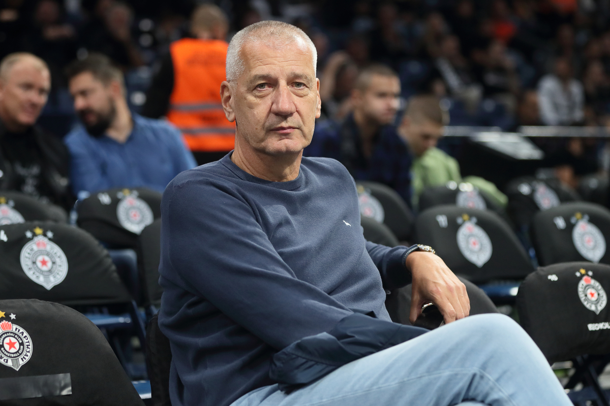 ALEKSANDAR PETROVIC ACO trener, kosarkasi Partizana na utakmici Jadranske ABA lige protiv Crvene zvezde u hali Stark Beogradska arena, Beograd 30.10.2023. godine Foto: Marko Metlas Kosarka, Partizan, Jadranska ABA liga, Crvena zvezda