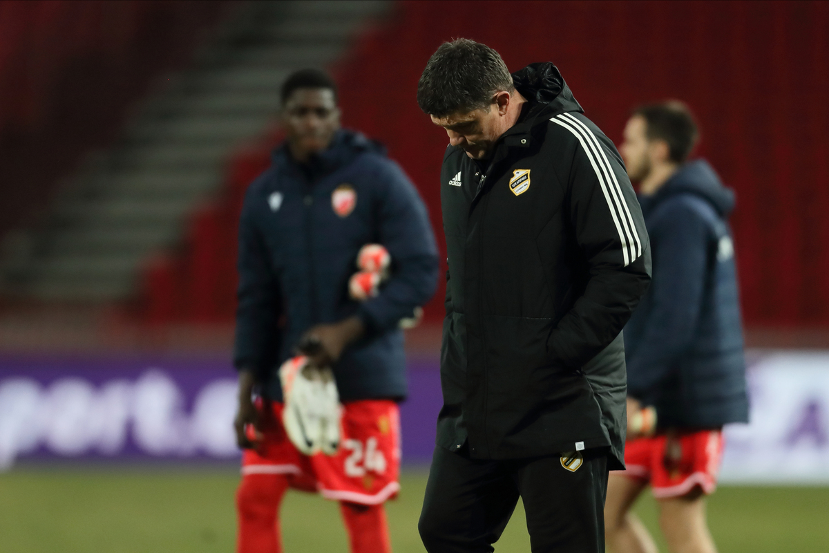 GORDAN PETRIC trener fudbalera Cukarickog na utakmici Superlige Prvenstva Srbije protiv Crvene zvezde na stadionu Rajka Mitica, Beograd, 24.02.2024. godine Foto: Marko Metlas Fudbal, Crvena zvezda, Superliga Prvenstvo Srbije, Cukaricki
