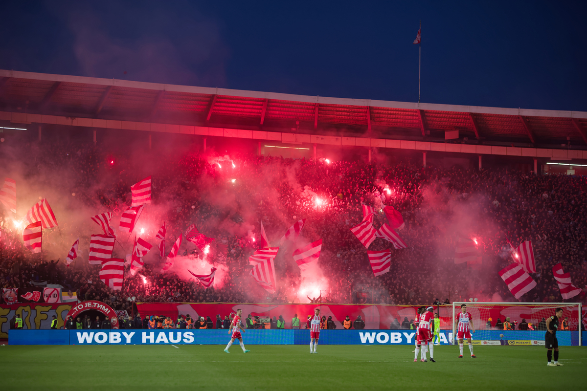 DELIJE navijaci fudbalera Crvene zvezde na utakmici Superlige Prvenstva Srbije protiv Partizana na stadionu Rajka Mitica, Beograd, 09.03.2024. godine Foto: Marko Metlas Fudbal, Crvena zvezda, Superliga Prvenstvo Srbije, Partizan