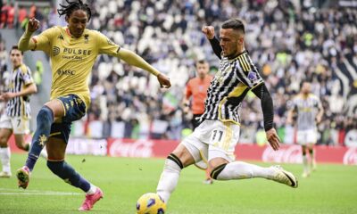 Genoa's Djed Spence, left, challenges Juventus' Filip Kostic during the Italian Serie A soccer match between Juventus and Genoa at the Allianz Stadium in Turin, Italy, Sunday, March 17, 2024. (Marco Alpozzi/LaPresse via AP)