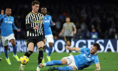 Juventus's Dusan Vlahovic, centre left, and Napoli's Amir Rrahmani challenge for the ball during the Serie A soccer match between Napoli and Juventus at the Diego Armando Maradona stadium in Naples, Italy, Sunday, March 3, 2024. (Alessandro Garofalo/LaPresse via AP)
