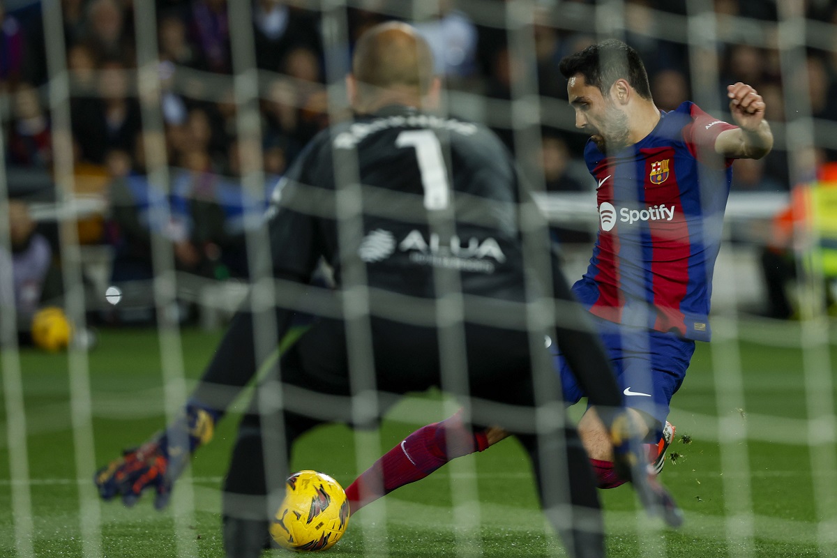 Barcelona's Ilkay Gundogan kicks the ball during a Spanish La Liga soccer match between Barcelona and Mallorca at the Olimpic Lluis Companys stadium in Barcelona, Spain, Friday, March 8, 2024. (AP Photo/Joan Monfort)