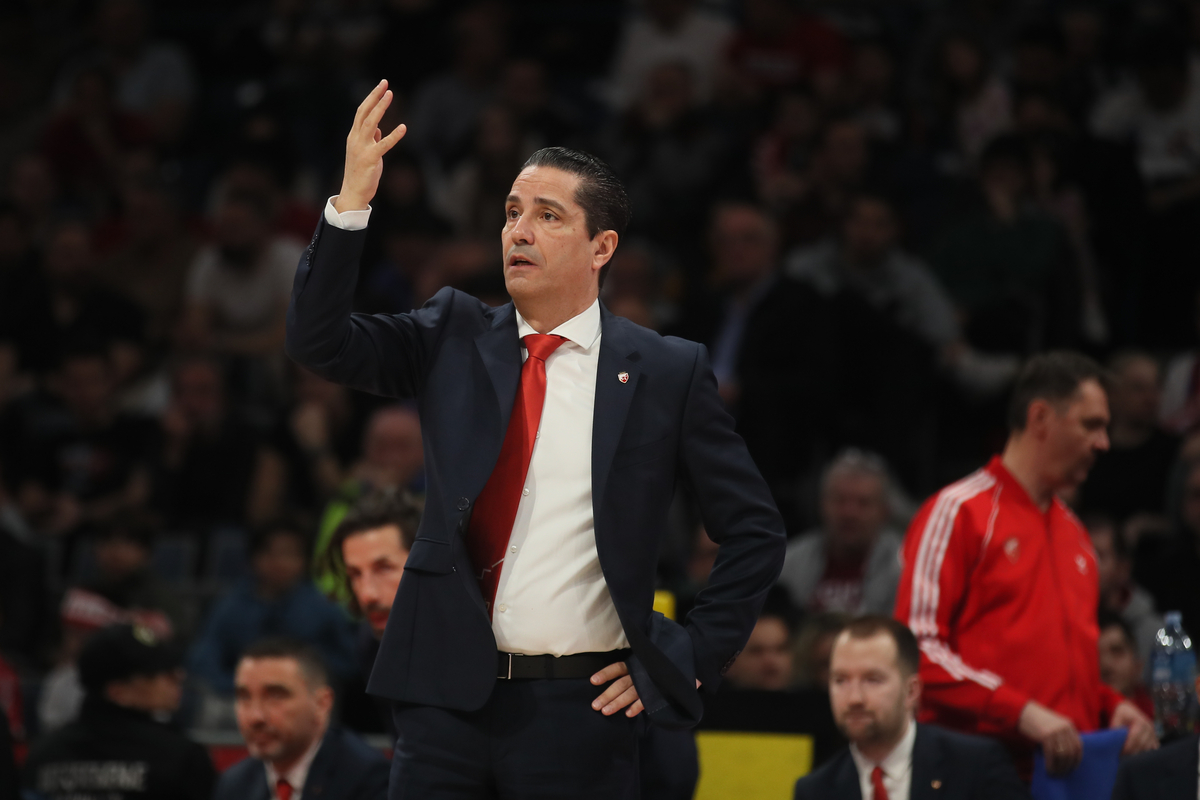 Trener Crvene Zvezde na utakmici Evrolige protiv Virtusa u hali Beogradska Stark Arena, Beograd 22.03.2024. godine Foto: Ivica Veselinov / MN PRESS KOSARKA, BASKETBALL, EVROLIGA, EUROLEAGUE, CRVENA ZVEZDA, VIRTUS