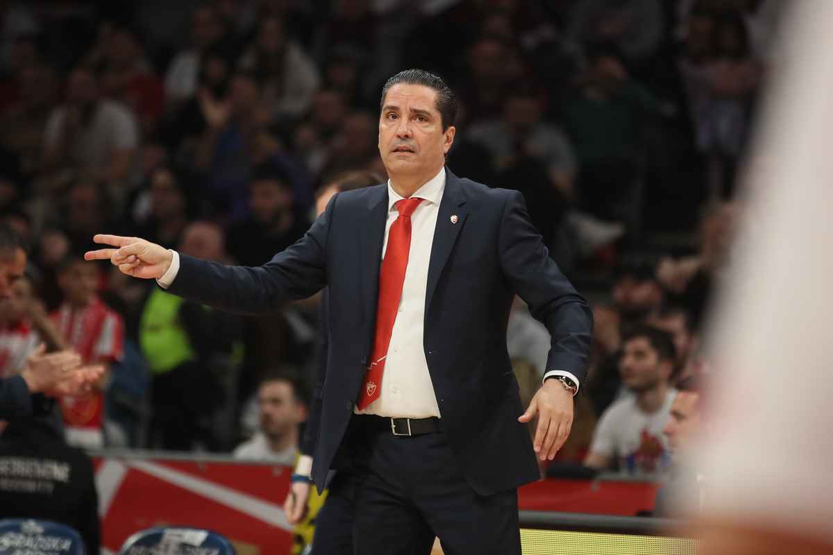 Trener Crvene Zvezde na utakmici Evrolige protiv Virtusa u hali Beogradska Stark Arena, Beograd 22.03.2024. godine Foto: Ivica Veselinov / MN PRESS KOSARKA, BASKETBALL, EVROLIGA, EUROLEAGUE, CRVENA ZVEZDA, VIRTUS