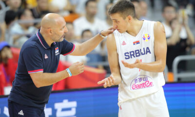 ALEKSANDAR DJORDJEVIC SASA selektor i trener i BOGDAN BOGDANOVIC kosarkas reprezentacije Srbije na utakmici Svetskog prvenstva 2019 protiv Amerike SAD u hali Dongguan sportski centar, Dongguan 12.09.2019. godine Foto: Marko Metlas Kosarka, Srbija, Svetsko prvenstvo, Kina, Amerika SAD
