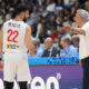 VASILIJE MICIC i SVETISLAV PESIC selektor i trener kosarkasa reprezentacije Srbije na utakmici FIBA Evropskog prvenstva protiv Italije u Mercedes Benc areni, Berlin 11.09.2022. godine Foto: Marko Metlas Kosarka, Srbija, FIBA Evropsko prvenstvo, Italija