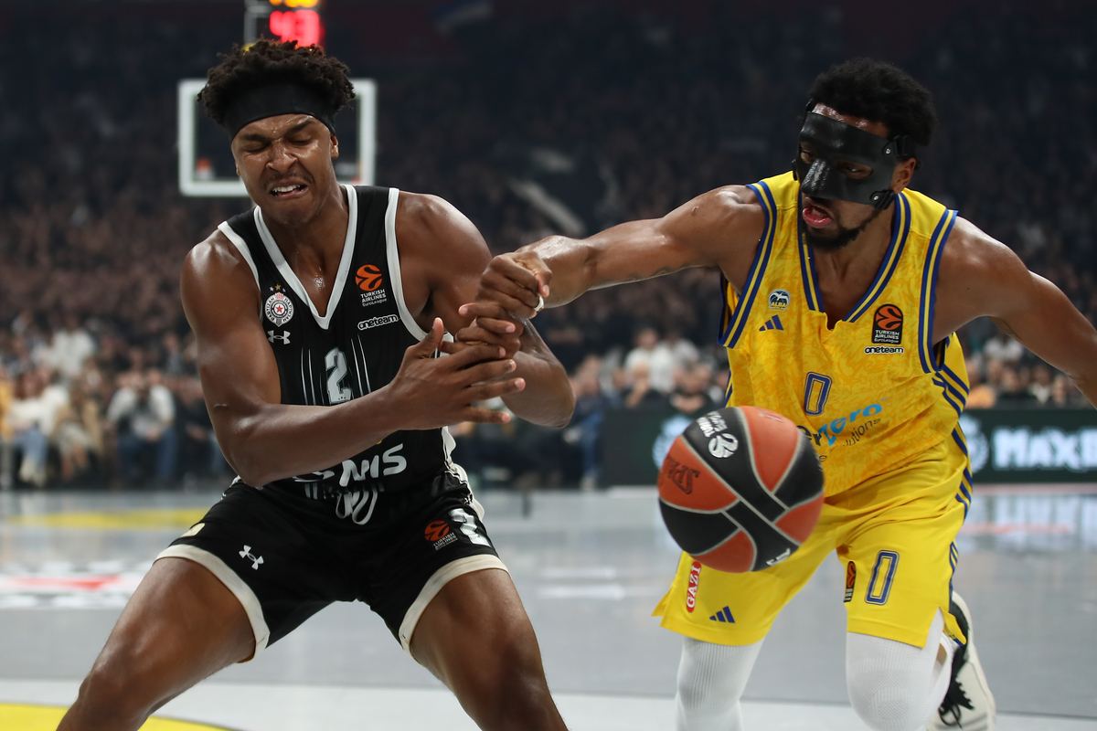 ZACH LEDAY Zek Ledej kosarkas Partizana na utakmici Evrolige protiv STERLING BROWN Sterling Braun kosarkas Albe u hali Beogradska Stark Arena, Beograd 17.11.2023. godine Foto: Ivica Veselinov / MN PRESS KOSARKA, BASKETBALL, EVROLIGA, EUROLEAGUE, PARTIZAN, ALBA BERLIN