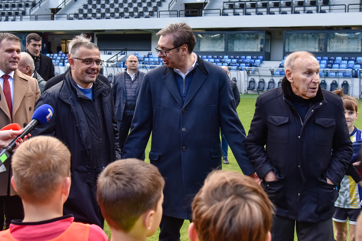 BRANISLAV NEDIMOVIC potpredsednik FSS, ALEKSANDAR VUCIC predsednik Srbije, DRAGAN DZAJIC predsednik FSS, Otvaranje stadiona Lagator, Loznica, 18.11.2023. godine Foto: MN PRESS Fudbal, Lagator, Loznica