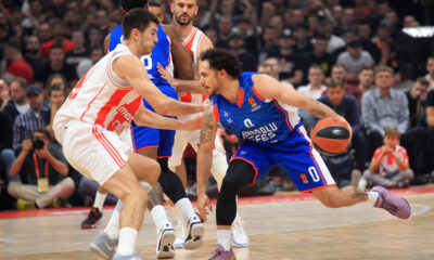 SHANE LARKIN Sejn Larkin, LUKA MITROVIC kosarkas Crvene zvezde na utakmici Evrolige protiv Andolu Efesa u hali Stark Beogradska arena, Beograd 01.12.2023. godine Foto: MN PRESS Kosarka, Crvena zvezda, Evroliga, Anadolu Efes