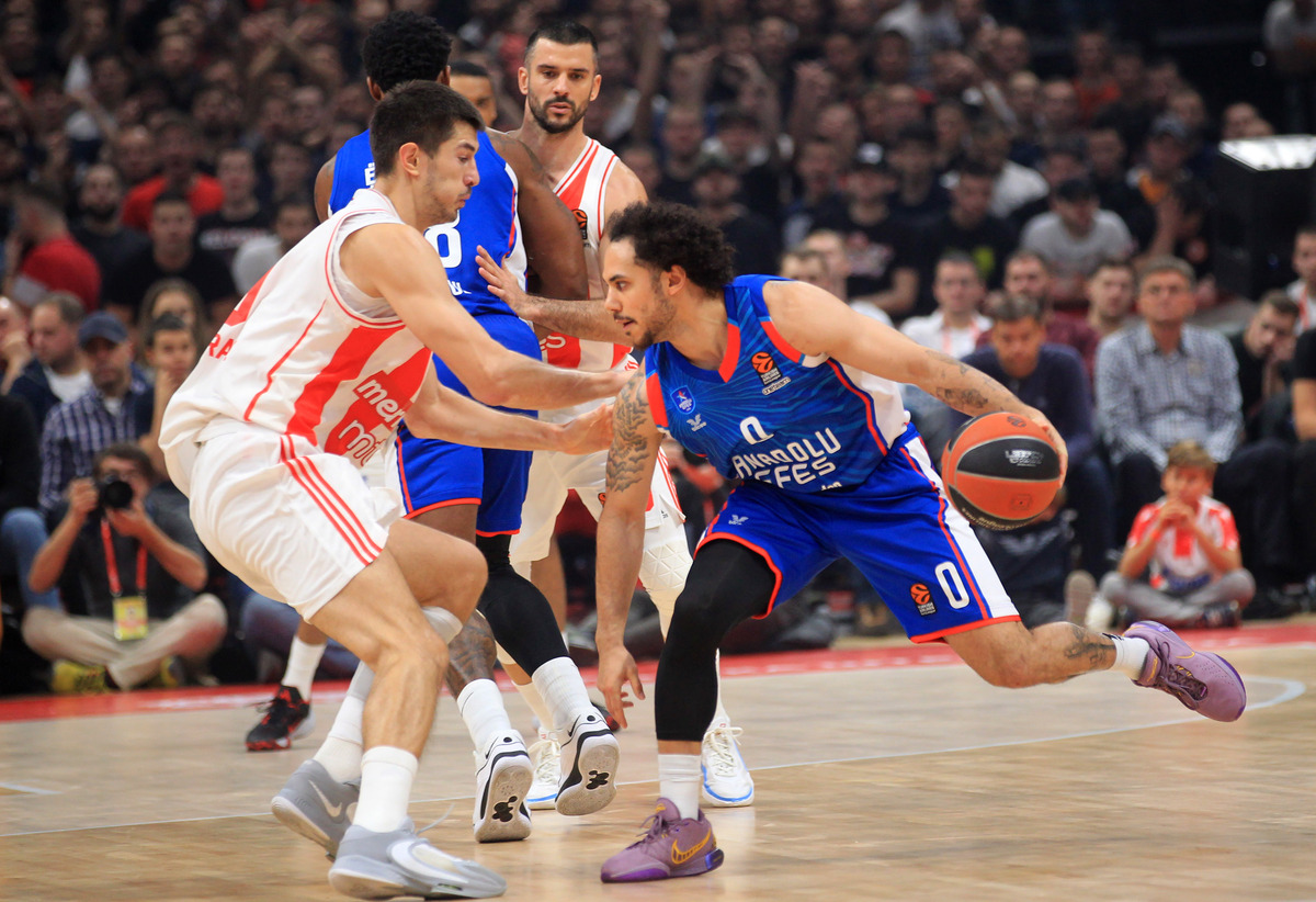 SHANE LARKIN Sejn Larkin, LUKA MITROVIC kosarkas Crvene zvezde na utakmici Evrolige protiv Andolu Efesa u hali Stark Beogradska arena, Beograd 01.12.2023. godine Foto: MN PRESS Kosarka, Crvena zvezda, Evroliga, Anadolu Efes