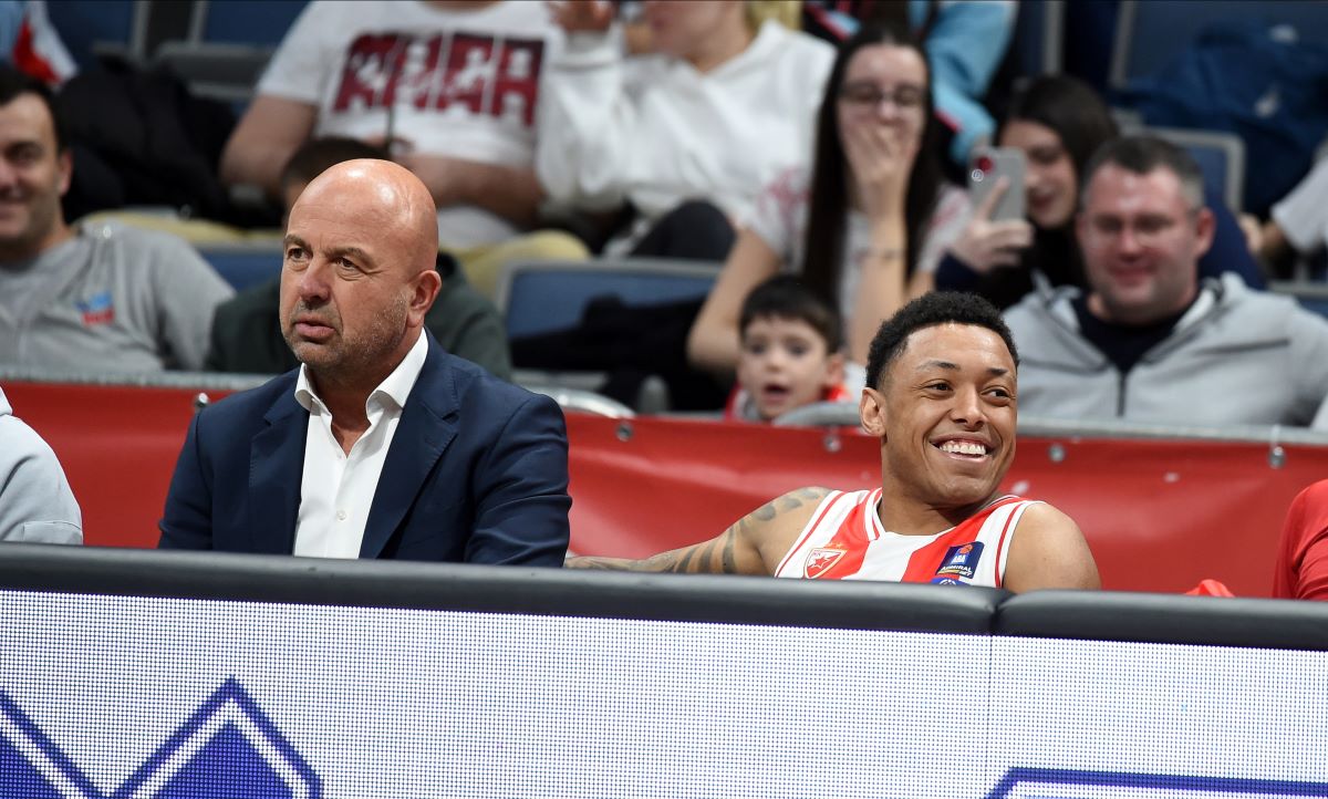 NEBOJSA ILIC, tim menadzer, i YAGO DOS SANTOS Jago Dos Santos, kosarkas Crvene zvezde, na utakmici ABA lige protiv Zadra, u Beogradskoj Stark areni. Beograd, 11.02.2024. foto: Nebojsa Parausic Kosarka, ABA League, Crvena zvezda, Zadar