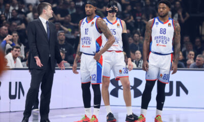 TOMISLAV MIJATOVIC trener, WILL CLYBURN Vil Klajburn, DEREK WILLIS Derek Vilis, TYRIQUE JONES Tajrik Dzons kosarkasi Anadolu Efesa na utakmici Evrolige protiv Partizana u hali Stark Beogradska arena, Beograd 29.02.2024. godine Foto: Marko Metlas Kosarka, Partizan, Evroliga, Anadolu Efes