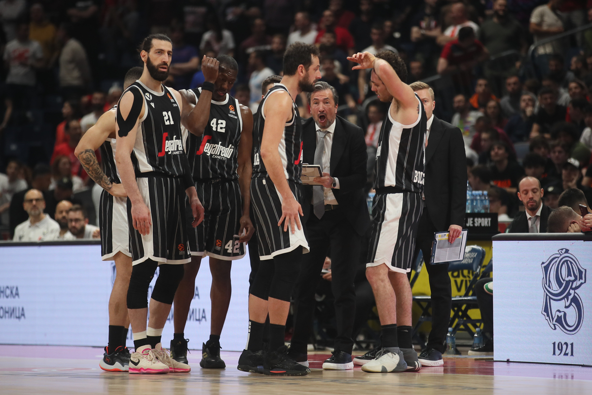 LUCA BANCHI Luka Banki trener kosarkasa Virtusa na utakmici Evrolige protiv Crvene zvezde u hali Beogradska Stark Arena, Beograd 22.03.2024. godine Foto: Ivica Veselinov / MN PRESS KOSARKA, BASKETBALL, EVROLIGA, EUROLEAGUE, CRVENA ZVEZDA, VIRTUS
