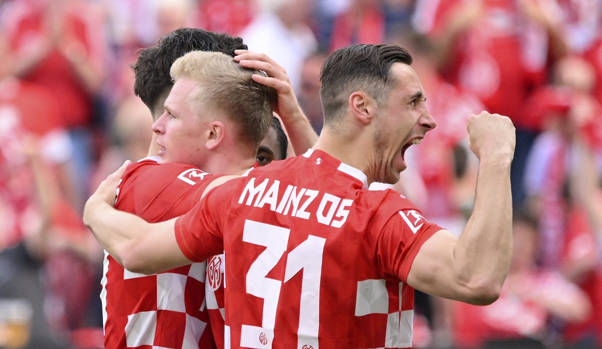 Mainz's scorer Jonathan Burkhardt, center, celebrate their side's first goal during the German Bundesliga soccer match between FSV Mainz 05 and TSG 1899 Hoffenheim in Mainz, Germany, Saturday, April 13, 2024. (Torsten Silz/dpa via AP)