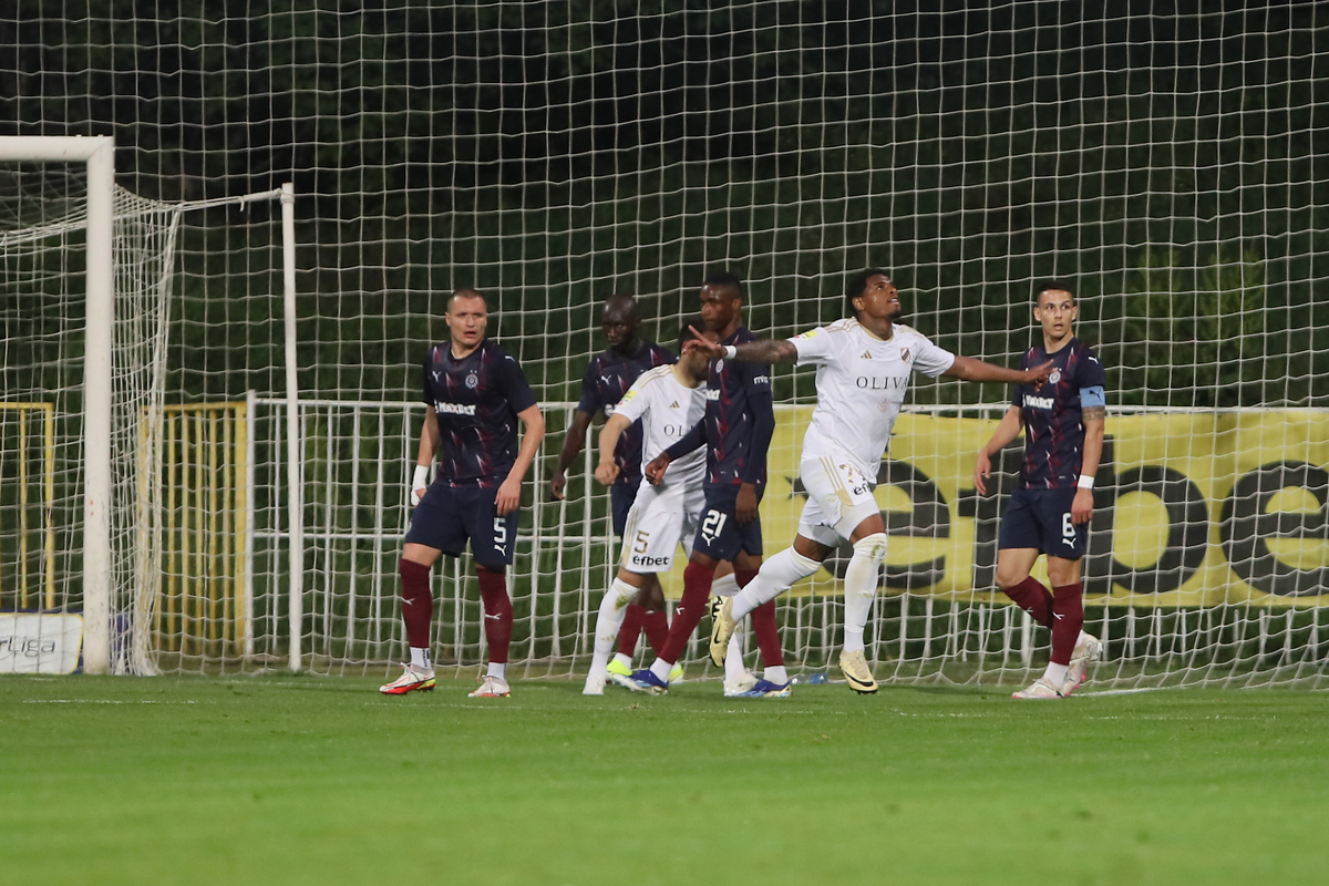 fudbaler Cukarickog na utakmici Mocart Superlige protiv Partizana na stadionu Cukarickog, Beograd 14.04.2024. godine Foto: Ivica Veselinov / MN PRESS FUDBAL, FOOTBALL, MOZZART SUPERLIGA, PRVENSTVO SRBIJE, NATIONAL CHAMPIONSHIP, FK CUKARICKI, FK PARTIZAN