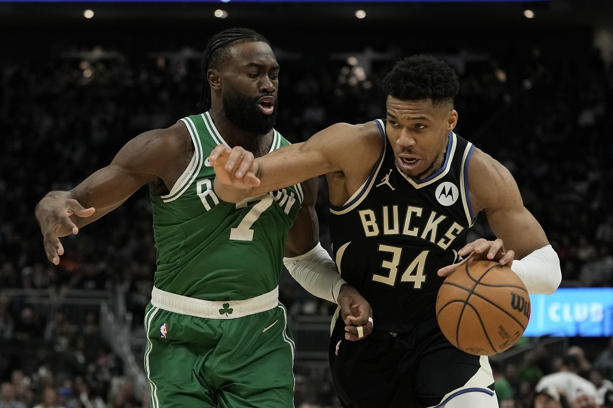Boston Seltiks Milvoki Baks NBA Janis Adetokumbo